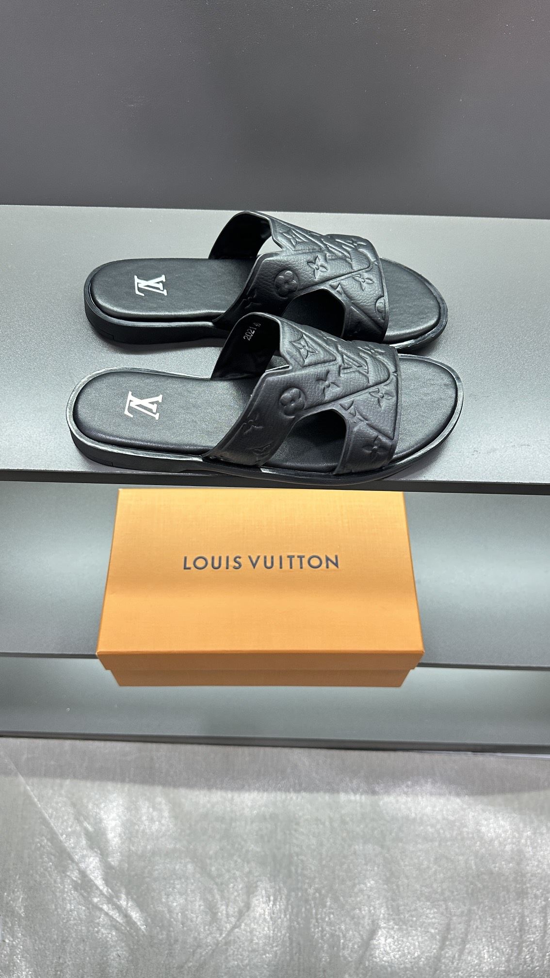 Louis Vuitton Slippers